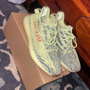 Yeezy Boost 350 V2 size 8 lightly worn. Box like new!